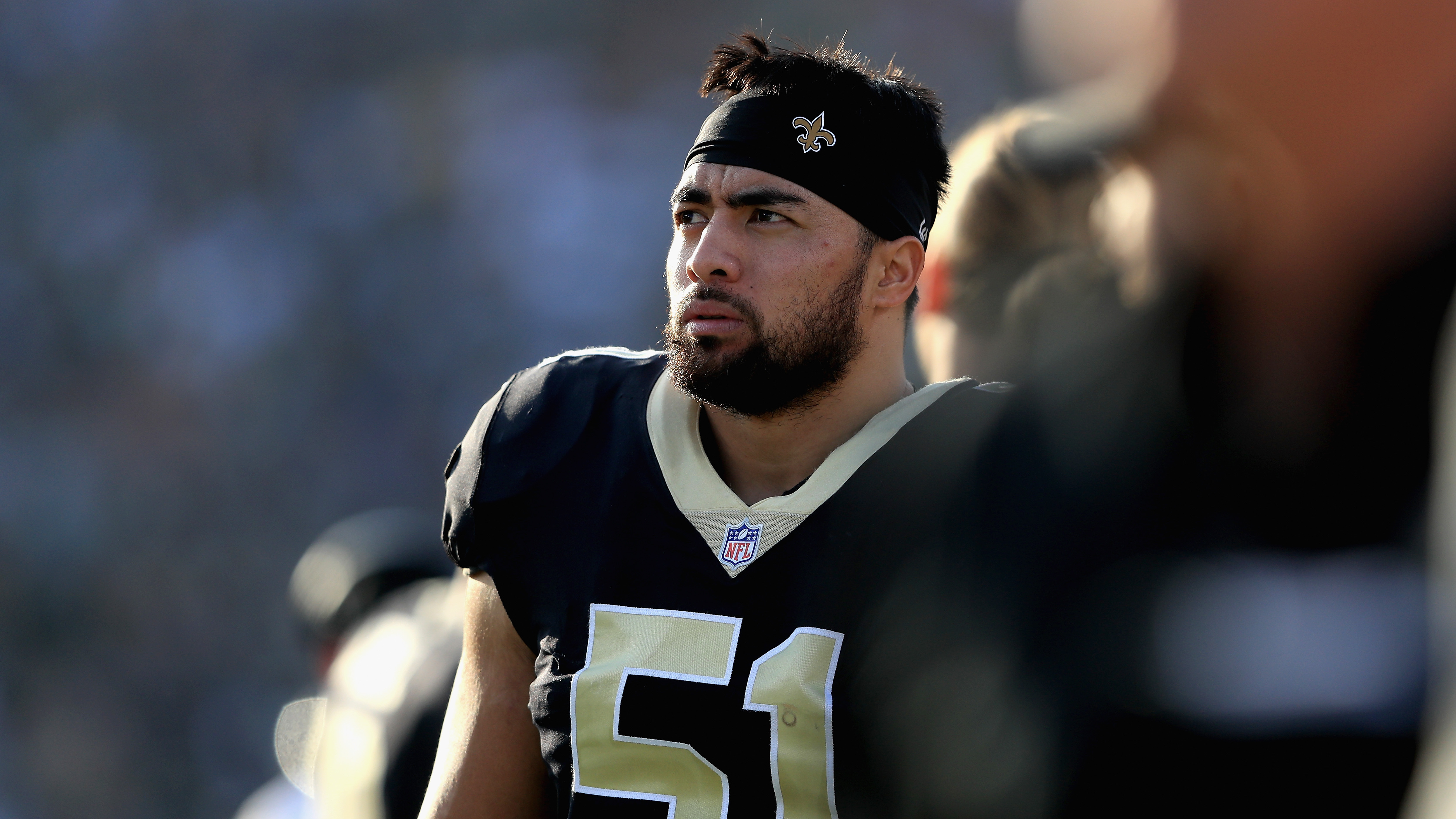 Manti Teo Notre Dame: From football star to a huge scandal.