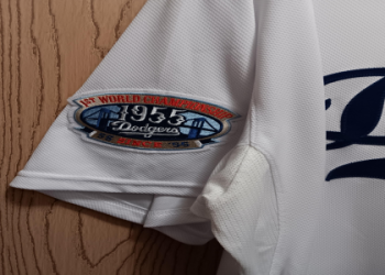 Why is the special edition Bryant Dodgers jersey so popular? (Discover the story behind this tribute gear)